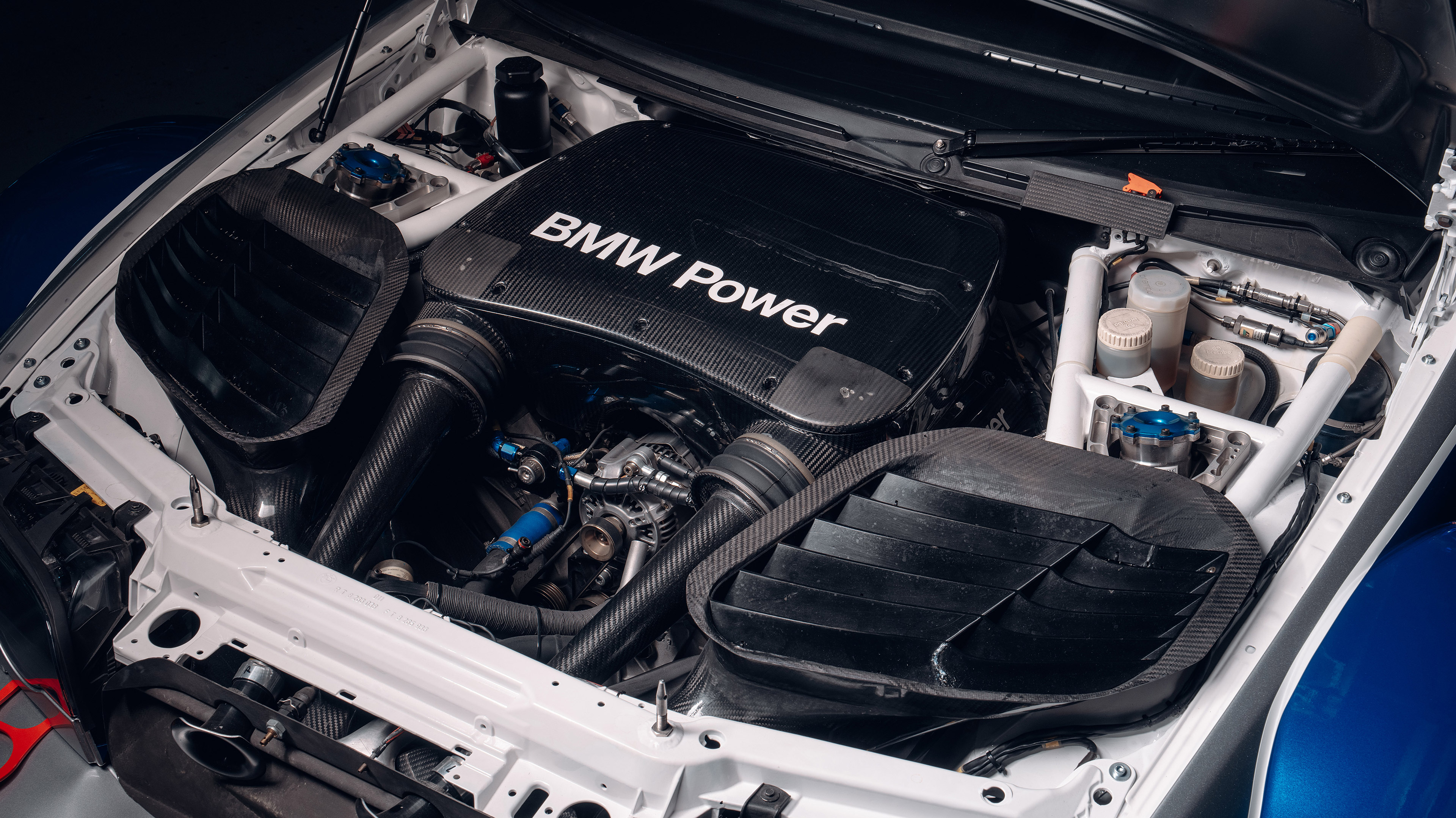 BMW M3 GTR — ENGINE BAY
